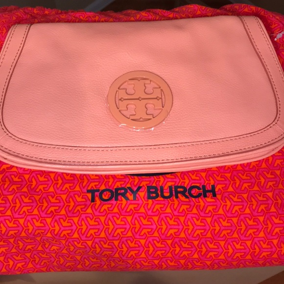 Tory Burch Handbags - Tory Burch clutch with cross body chain